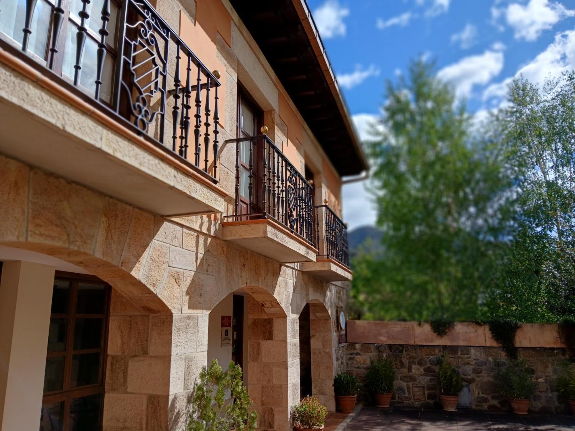 Picos De Europa Suites And Rooms Турьено Экстерьер фото